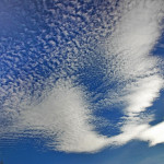 Cirrocumulus (pierzasto-kłebiasty)  należy do chmur piętra średniego