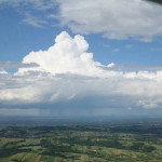 Cumulonimbus - wypiętrzeniem może sięgnąć nawet do 20 tys. m.  Należy do najgroźniejszych zjawisk atmosferycznych -wyładowania, ulewa, gradobicie, czasem tornado.  Zdjęcie - Jurek Majka